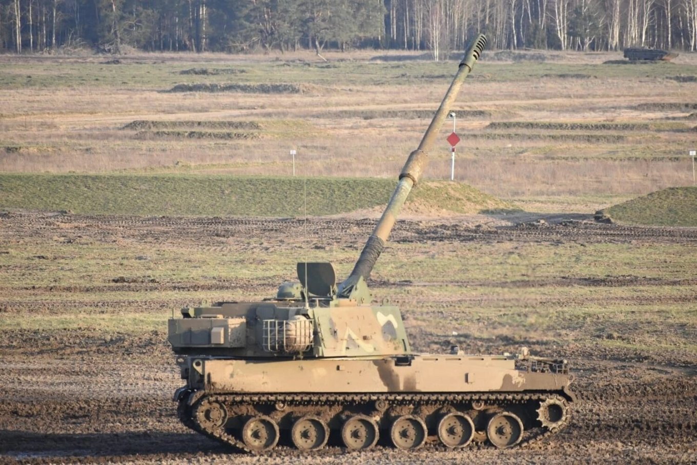 Polish artillerymen practice the use of K9 self-propelled guns taking into account the experience of the Ukrainian Armed Forces, March 2024 / Defense Express / How Polish Artillerymen Learned to Spread Out Howitzers and Fire Like Ukrainians