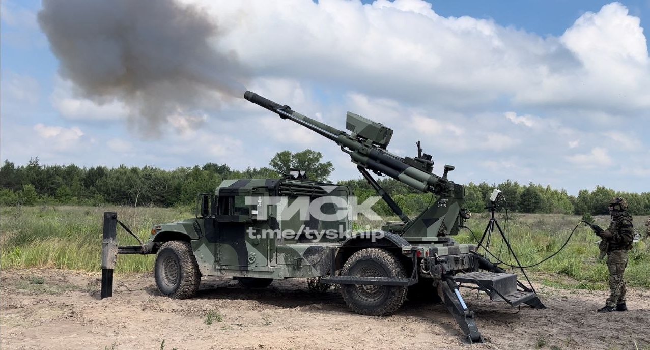 Defense Express / Ukrainian Forces Test the 2-CT Hawkeye, Claimed the World's Most Lightweight Howitzer (Photo)