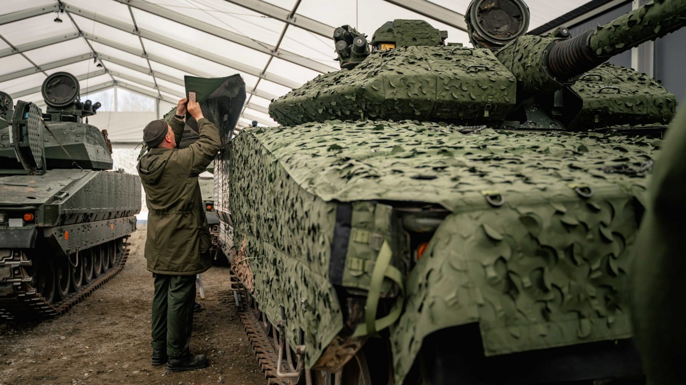 Ukrainian soldiers learn how to operate a swedish CV90 infantry fighting vehicles