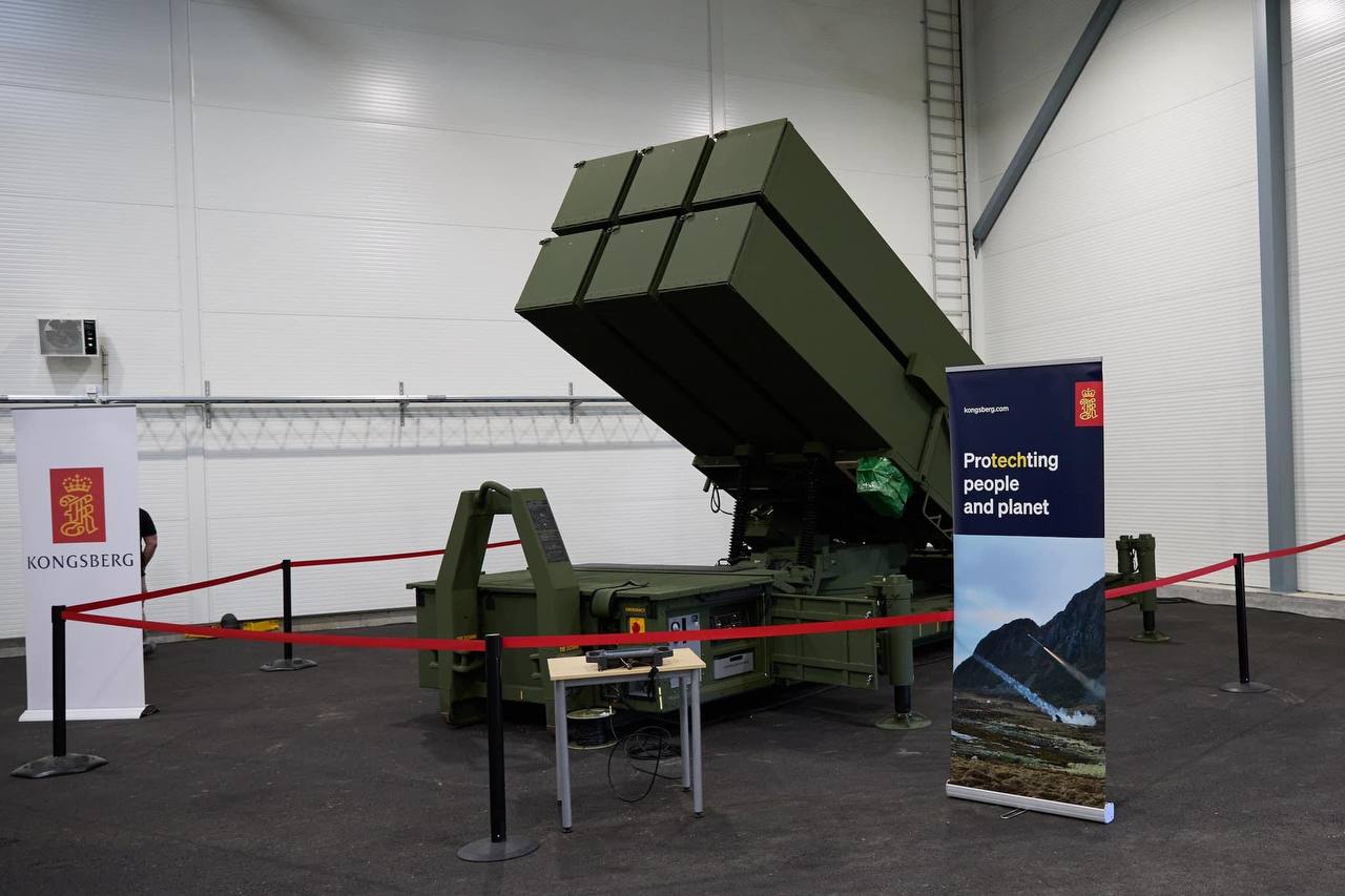 One of the NASAMS launchers bound for Ukraine at the Kongsberg factory, May 2023 / Defense Express / Spain Trained Ukrainians to Operate Hawk and Patriot, Now the NASAMS Course Opens, Too