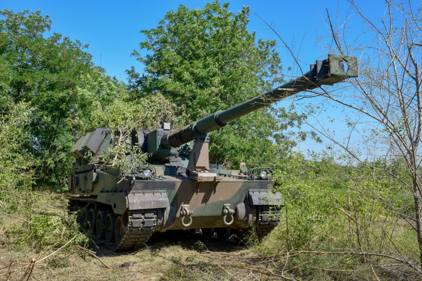 Krab howitzer in action in eastern Ukraine, August 2022