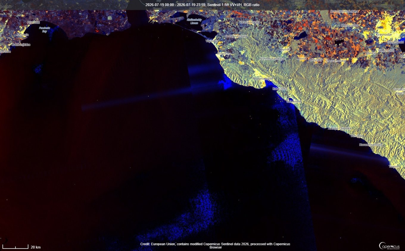 Satellite Images Show How Ukraine's Unmanned Systems Forces Drove russia's Shadow Fleet Out of the Kerch Strait, Defense Express