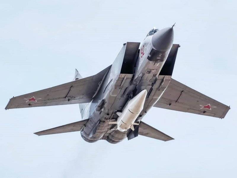 On Thursday, Kyiv Experienced Prolonged russian air attack, Including Kh-47 Kinzhal Missiles, A Kh-47M2 Kinzhal being carried by a Mikoyan MiG-31K interceptor, Defense Express