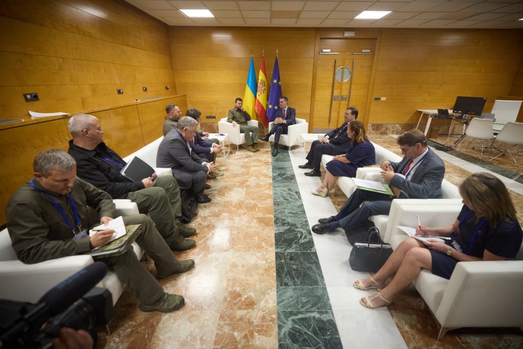 Spain Will Additionally Provide Ukraine With Six Hawk SAM Systems, How They Can Help Against russian Air Strikes, President of Ukraine Volodymyr Zelenskyy took part in the 3rd European Political Community Summit and met with the Acting President of the Government of Spain Pedro Sánchez on Thursday, October 5, 2023, Defense Express