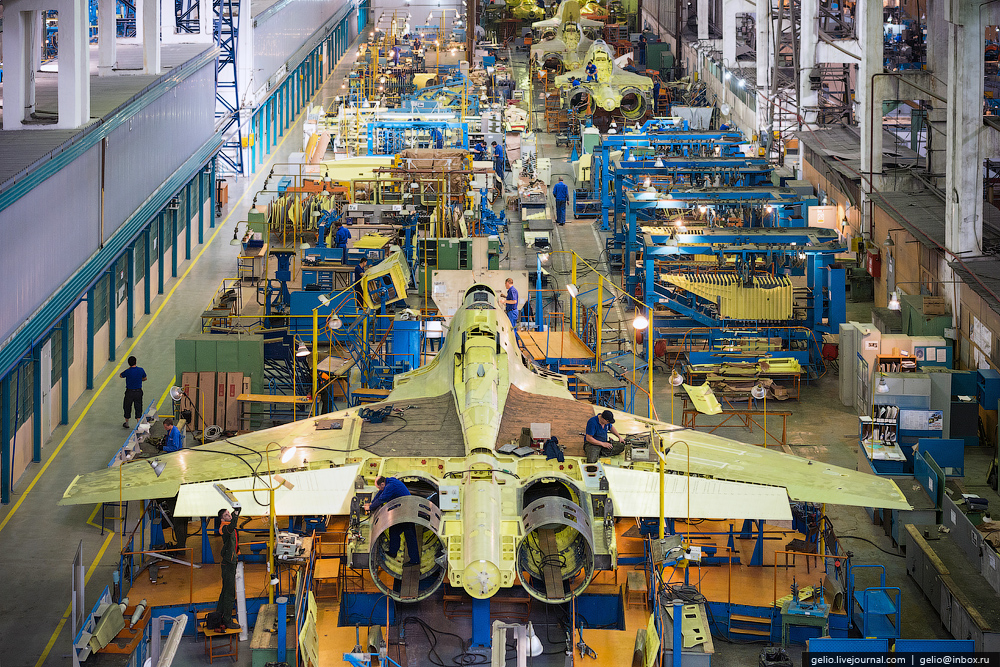 Archive photo: aircraft production in Irkutsk, russia / Defense Express / Ukrainian Intel on russian Arms Production, in Numbers: Missiles, Tanks, Artillery, and Aircraft