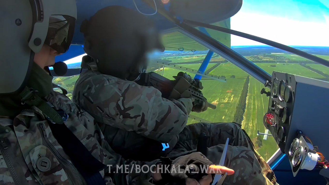 A Defense Intelligence of Ukraine operator shoots a russian scout drone with a rifle from a sport/trainer aircraft / Defense Express / How Ukraine Can Weaponize Yak-52 to Take Down russian Drones Without Resorting to WWI-Era Rifle Shooting