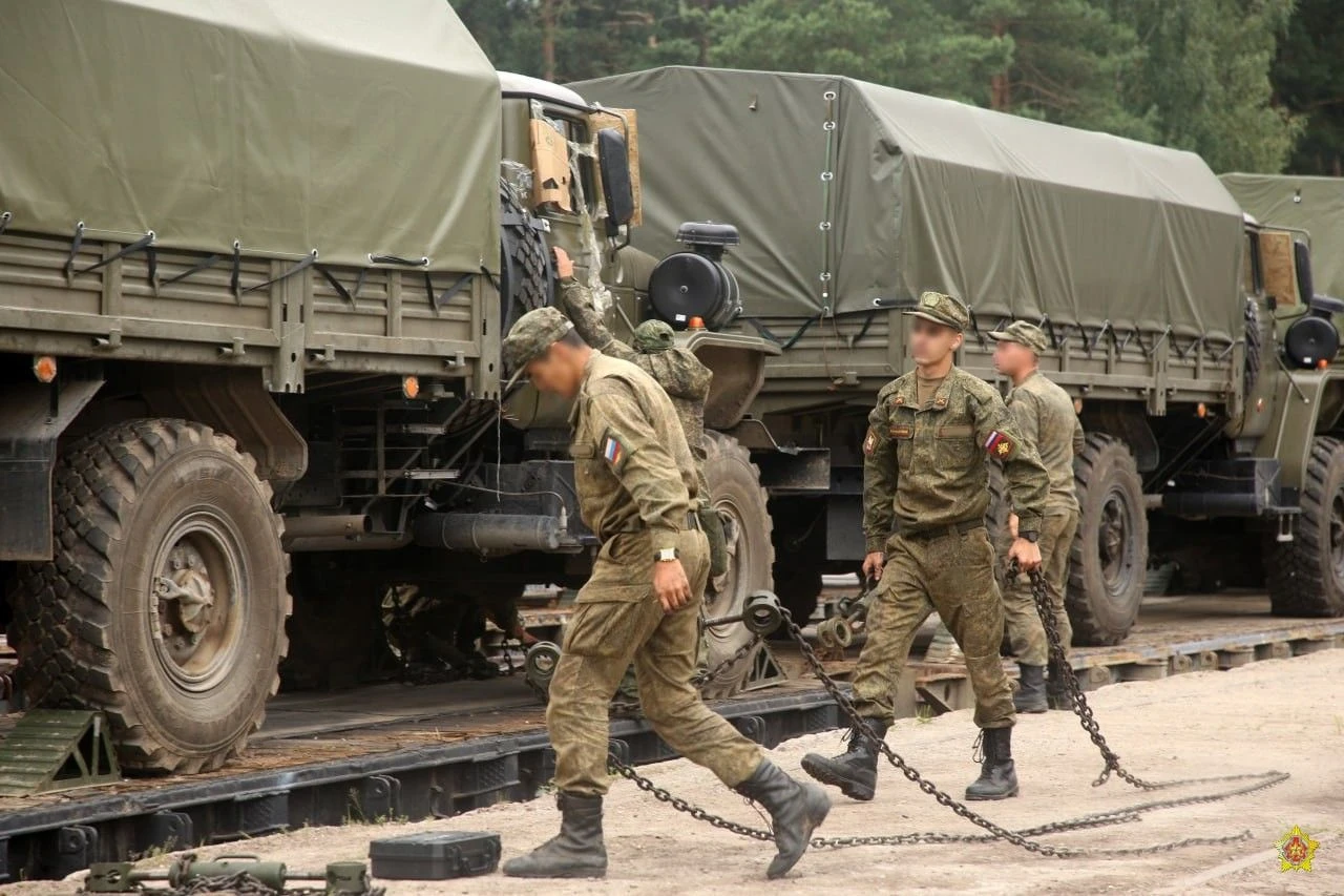 Arrival of the first railway echelon with russian troops in Belarus for the Zapad-2025 exercises, August 2025 / Defense Express / Belarus and russia Planned a Whole Six Military Drills in September