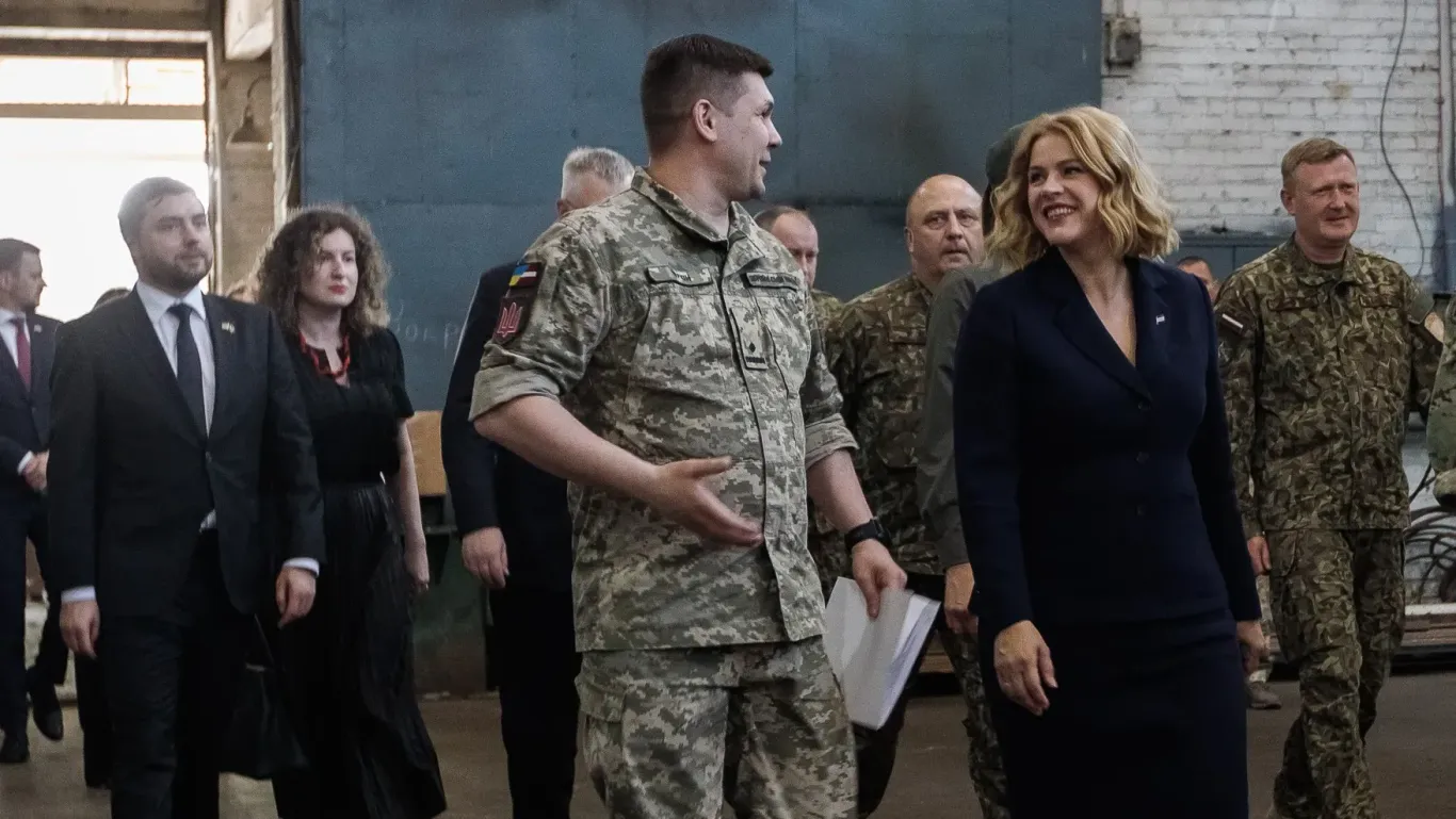Latvian visit to Ukraine Defense Express Latvian Armor Rolls In: Ukraine Gets the Patria Vehicles for Assault Units