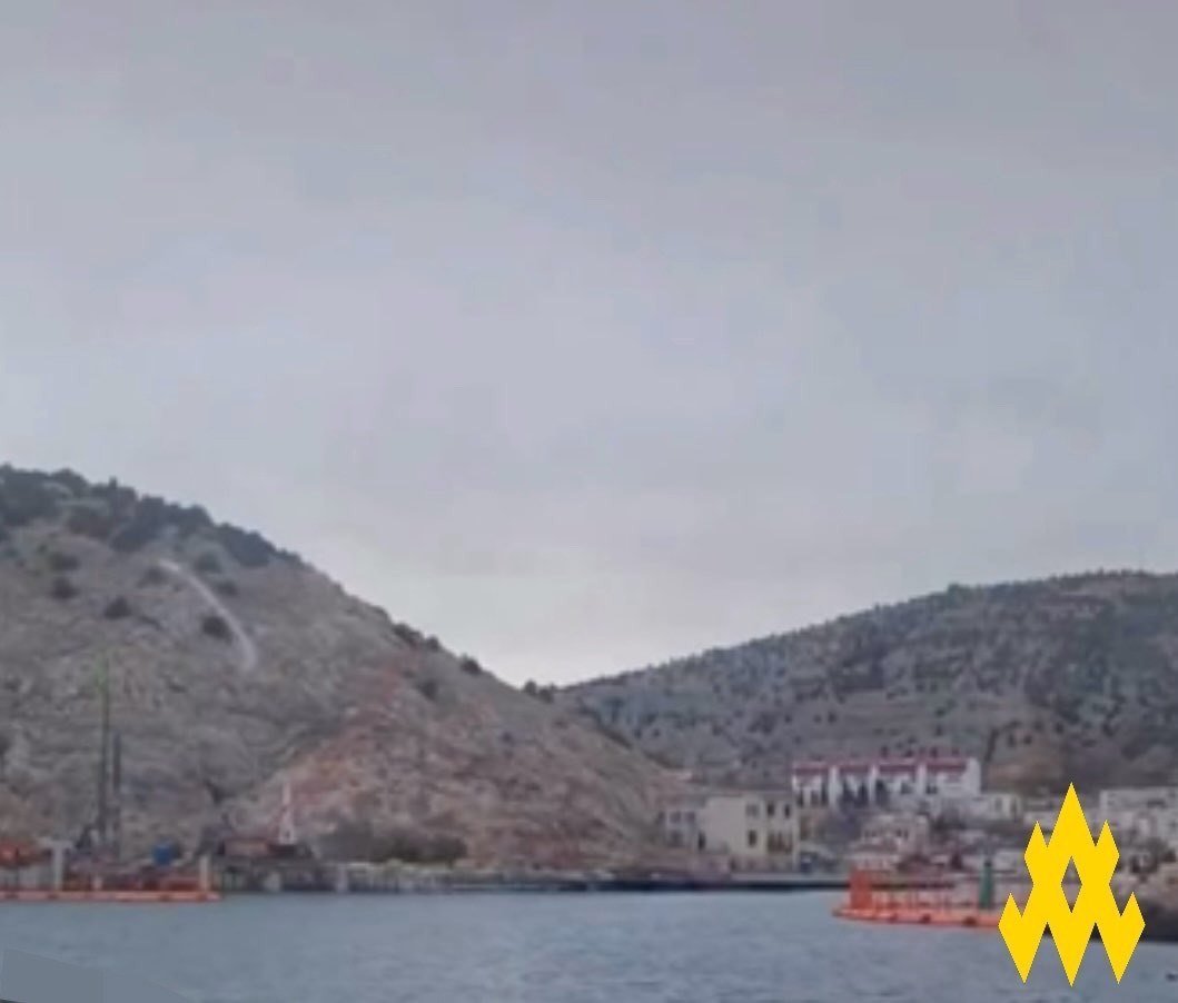 The Atesh Partisans Reveal russian Occupiers' Boom Barriers in Balaklava Bay, Defense Express