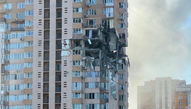 Residential building damaged by the missile in Kyiv, 27.02.22, Defense Express