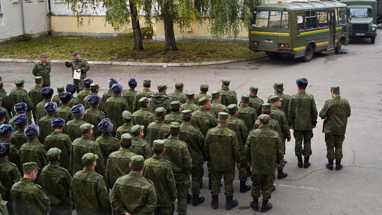 Recruitment in russia / Defense Express / Despite Losses, russia's Invasion Force Grows 40,000 a Month