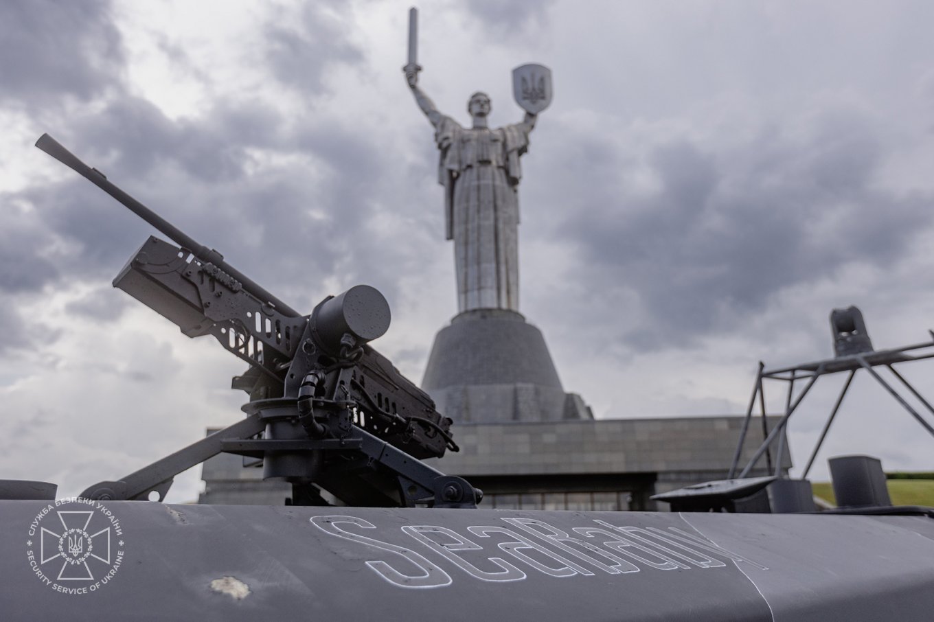 The damaged Sea Baby naval drone handed over to the museum / Defense Express / All Upgrades to Ukraine's Sea Baby Naval Drone Analyzed: From Boat-Bomb to UAV Mothership With a Smart Turret and Mines