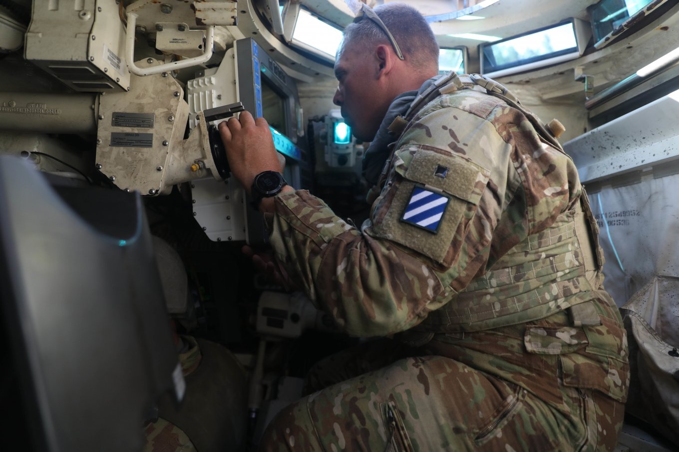 What the Abrams Looks Like From Inside And Why the Gunner Has Three Sights at Once, Defense Express, war in Ukraine, Russian-Ukrainian war