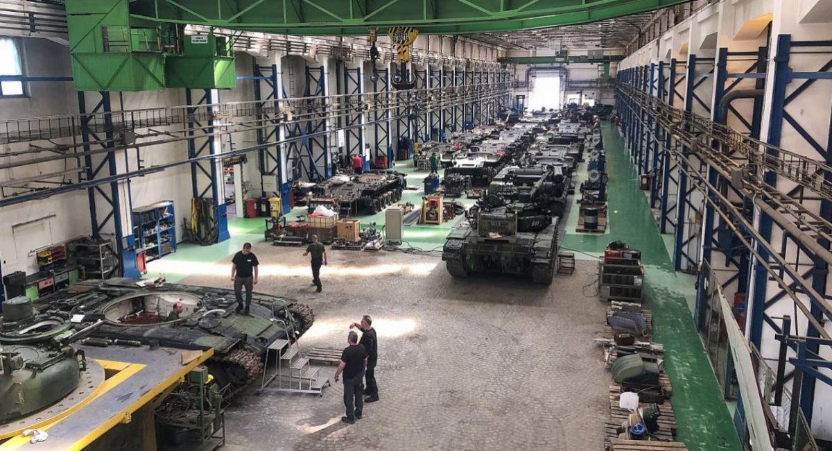 VOP CZ workshop Defense Express Defense Express Weekly Review: Swedish Gripen Prospects for Ukraine, russia's Cold War Terminator Vehicle Roots, Ukrainian PROTECTOR UGV Debut, Soviet Plant Reform, and Volgograd Airfield Strike