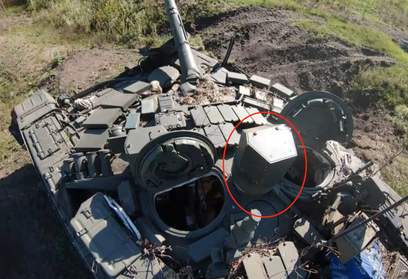 PK PAN Sokoliny Glaz panoramic commander's sight, russian Military Lost Three Rare Tanks Designed Specifically for ‘Tank Biathlon’ in Ukraine, Defense Express