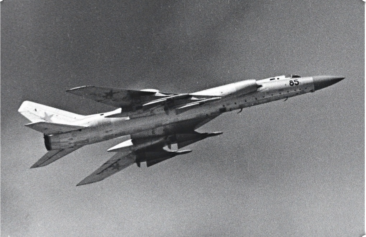 Soviet Tu-128 interceptor / Defense Express / Why the Tu-128 Interceptor, Precursor of MiG-31, Didn't Stand the Test of Time and Retired in 1990
