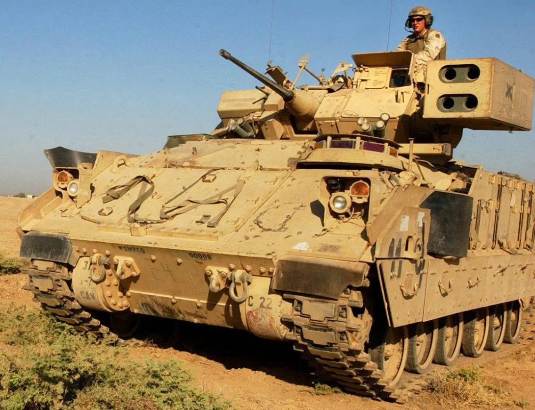 M6 Linebacker / Defense Express / U.S. Army Test-Launched Mysterious Missile-670 From a Bradley: It Could Be Anything But ATGM