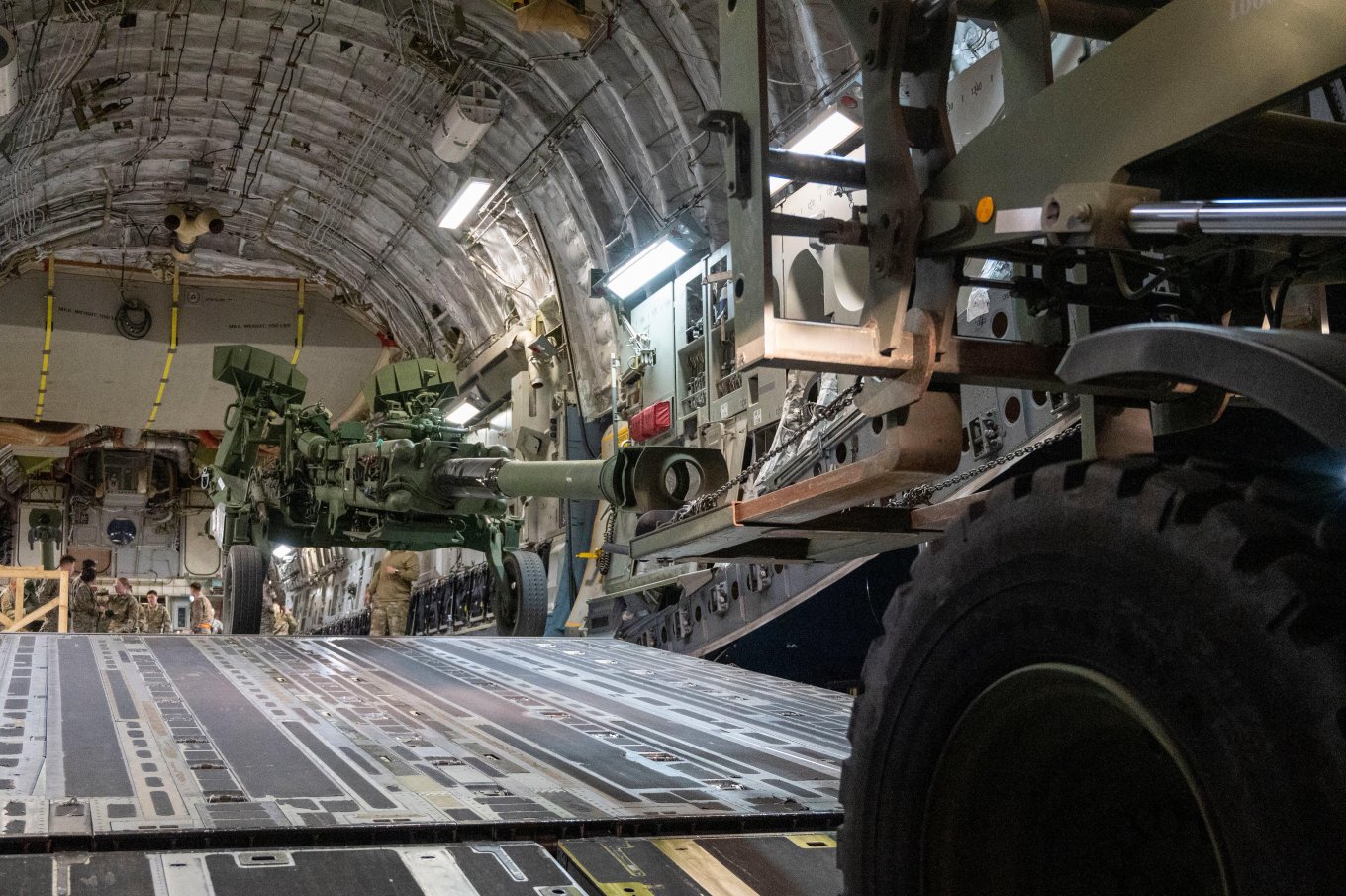 Another batch of M777s being loaded on a cargo plane to Ukraine