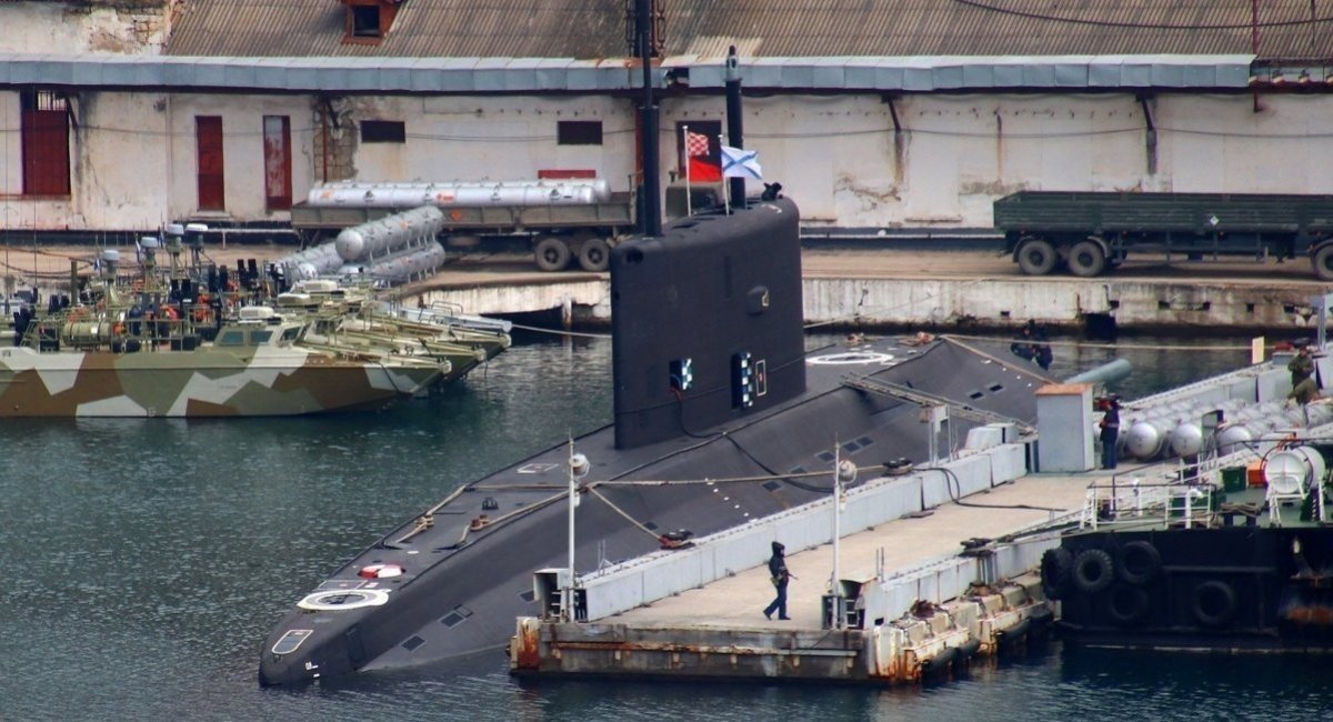 Illustrative photo Defense Express What is the Real Reason Why russia Relocates Missile-Carrying Submarines to Crimea