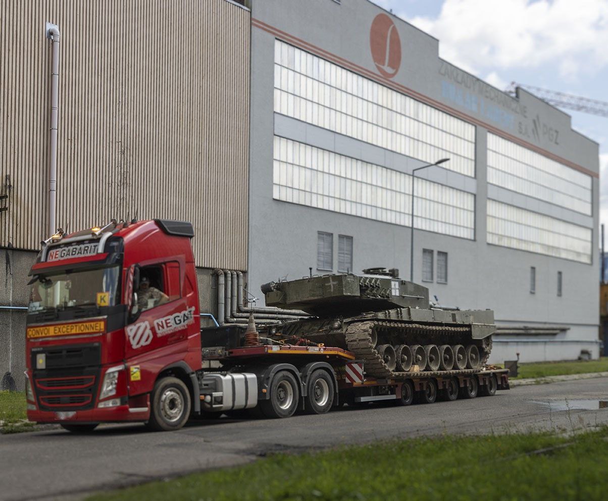 Ukrainian Leopard 2A4 sent for repairs at the repair hub in Poland