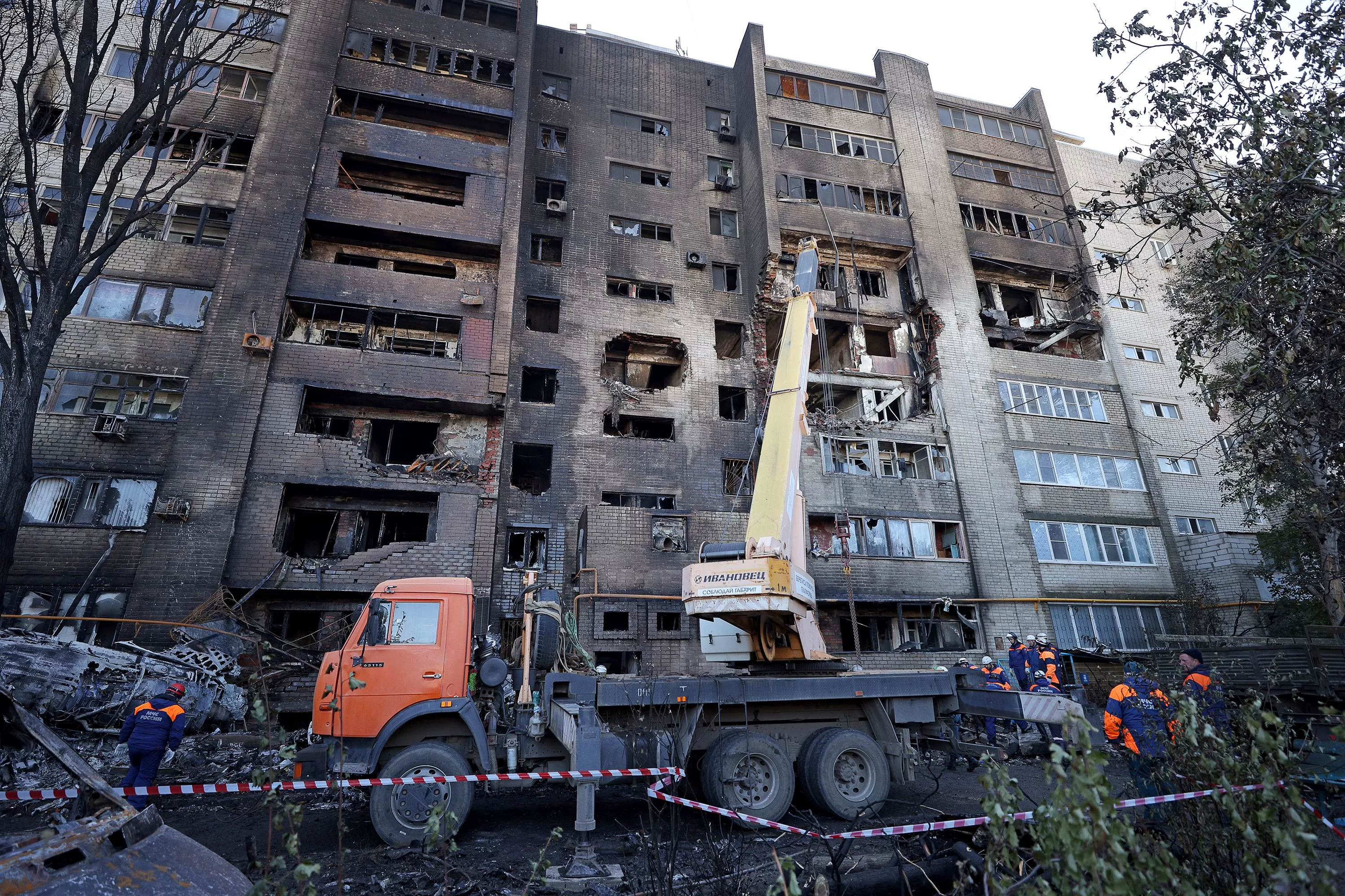 Damaged residential building in Irkutsk, October 23 Defense Express Russian Fighter Aircraft Keep Crashing into Civil Buildings Due to Remote Control System Issues