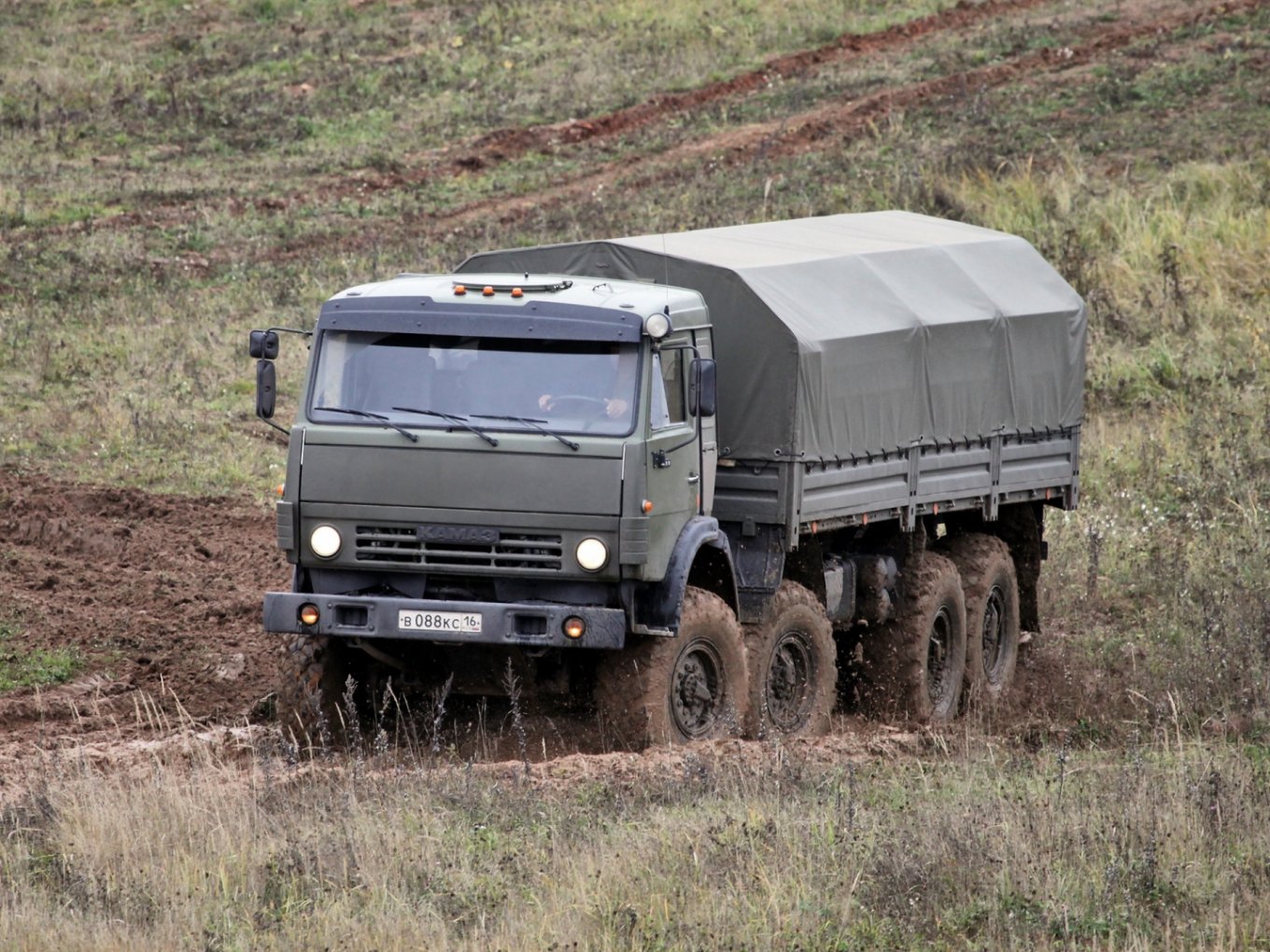 A Kamaz military truck / Defense Express / russian Army's Biggest Truck Supplier, KamAZ, Declared Multi-Million Financial Losses