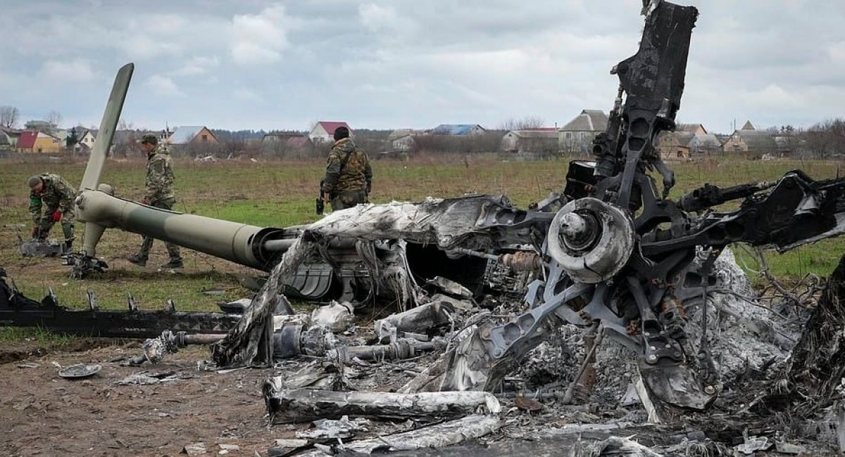 Remains of russian combat helicopter, that was destroyed by Ukrainian troops, Ukrainian Warriors Shot Down russia's Ka-52 Helicopter Near Kherson with 9K33 Osa SAM,Defense Express