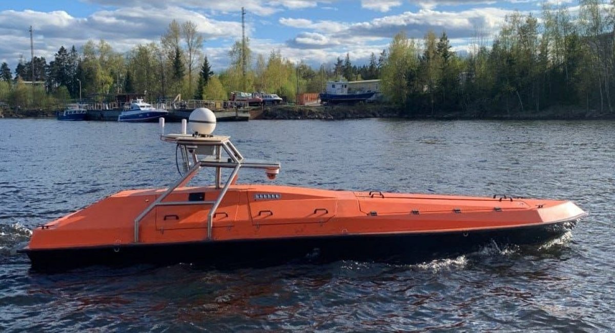 Briz naval drone with satellite communication, recently unveiled in russia / Defense Express / Which russian Naval Drone Could've Struck Ukraine's Simferopol Ship and Potential Countermeasures