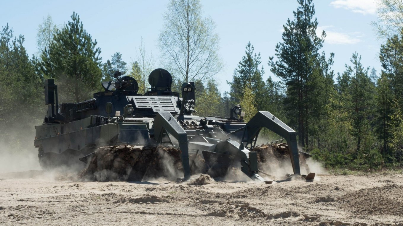 Leopard 2R minefiled-breaching plow