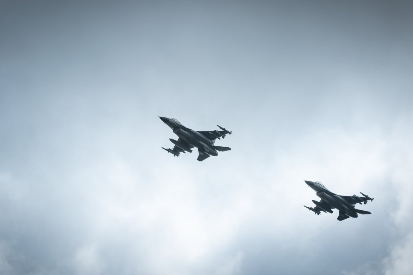 F-16 jets in the skies of Ukraine / Defense Express / US Denies JASSM Supply to Ukraine, Citing Lack of Air Superiority: What's Wrong With the Reasoning