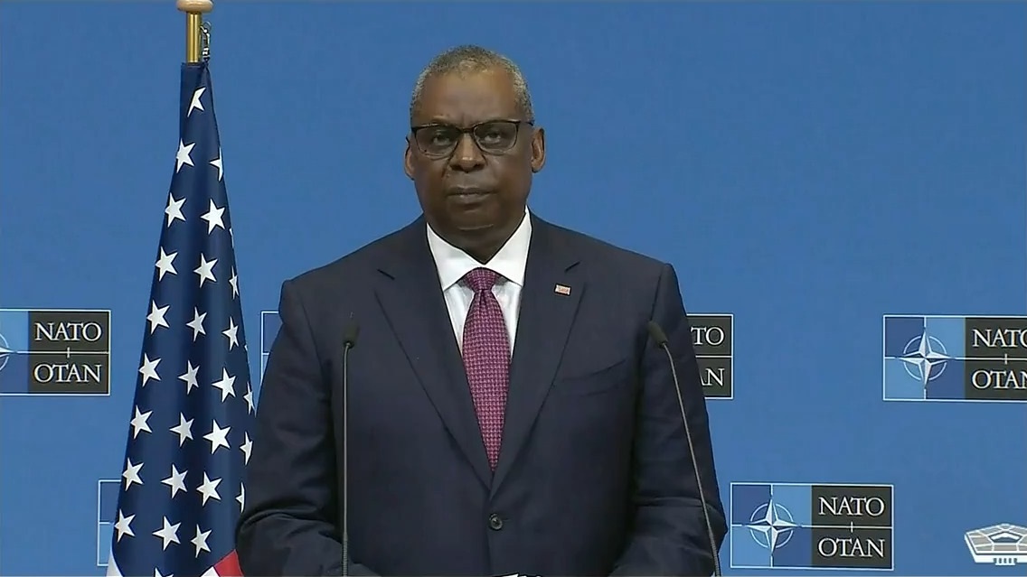 Dfense Express / Lloyd J. Austin III at the press conference at NATO Headquarters in Brussels, February 17 / US Troops Arrive in Bulgaria Amid Russian Invasion Threats