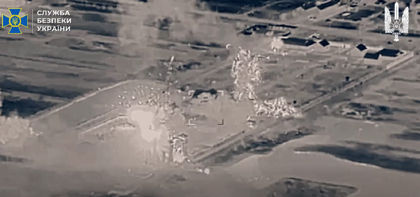 SSU Hit FSB Headquarters, Killing About 100 russian Occupiers in a Single Strike (Video), Defense Express