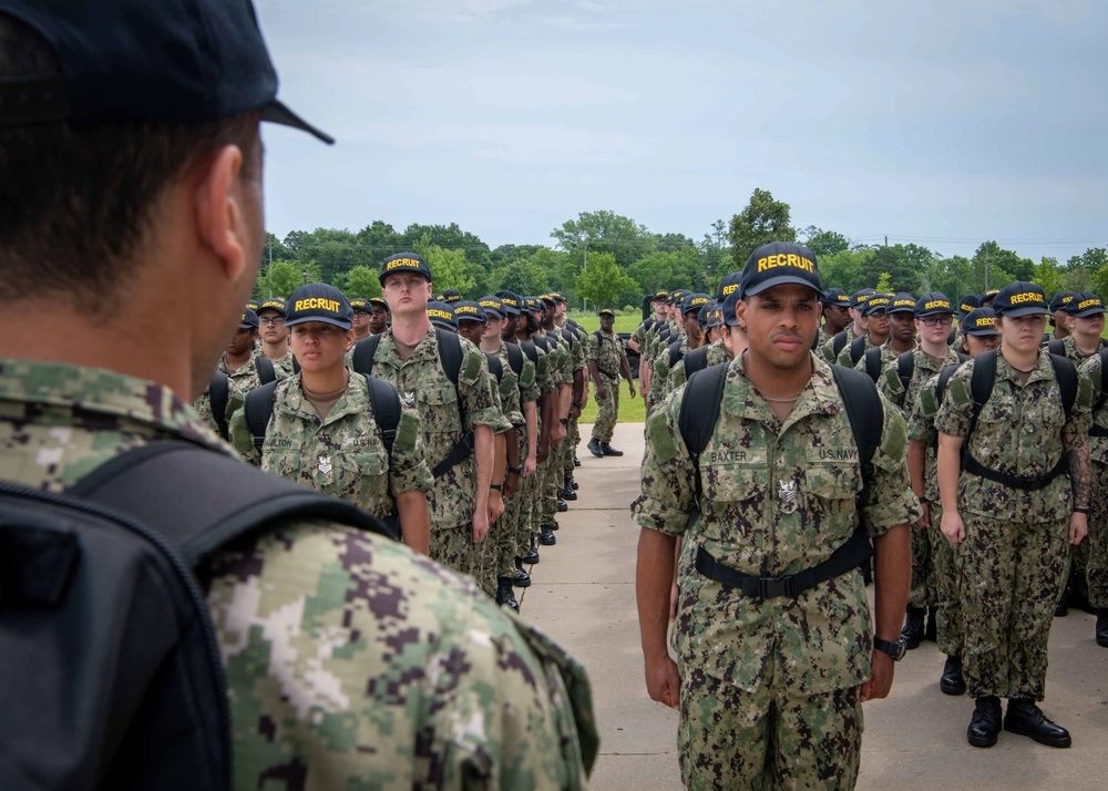 Illustrative photo: recruits at U.S. Navy Recruit Training Command / Defense Express / NATO is 49 Brigades Short of Minial Requirements: Half the U.S. Army or 4x Times the Bunderwehr