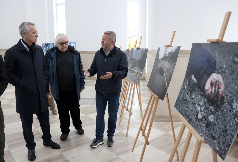 NATO Secretary General visited Bucha, and paid his respects to the victims of russian atrocities, Defense Express