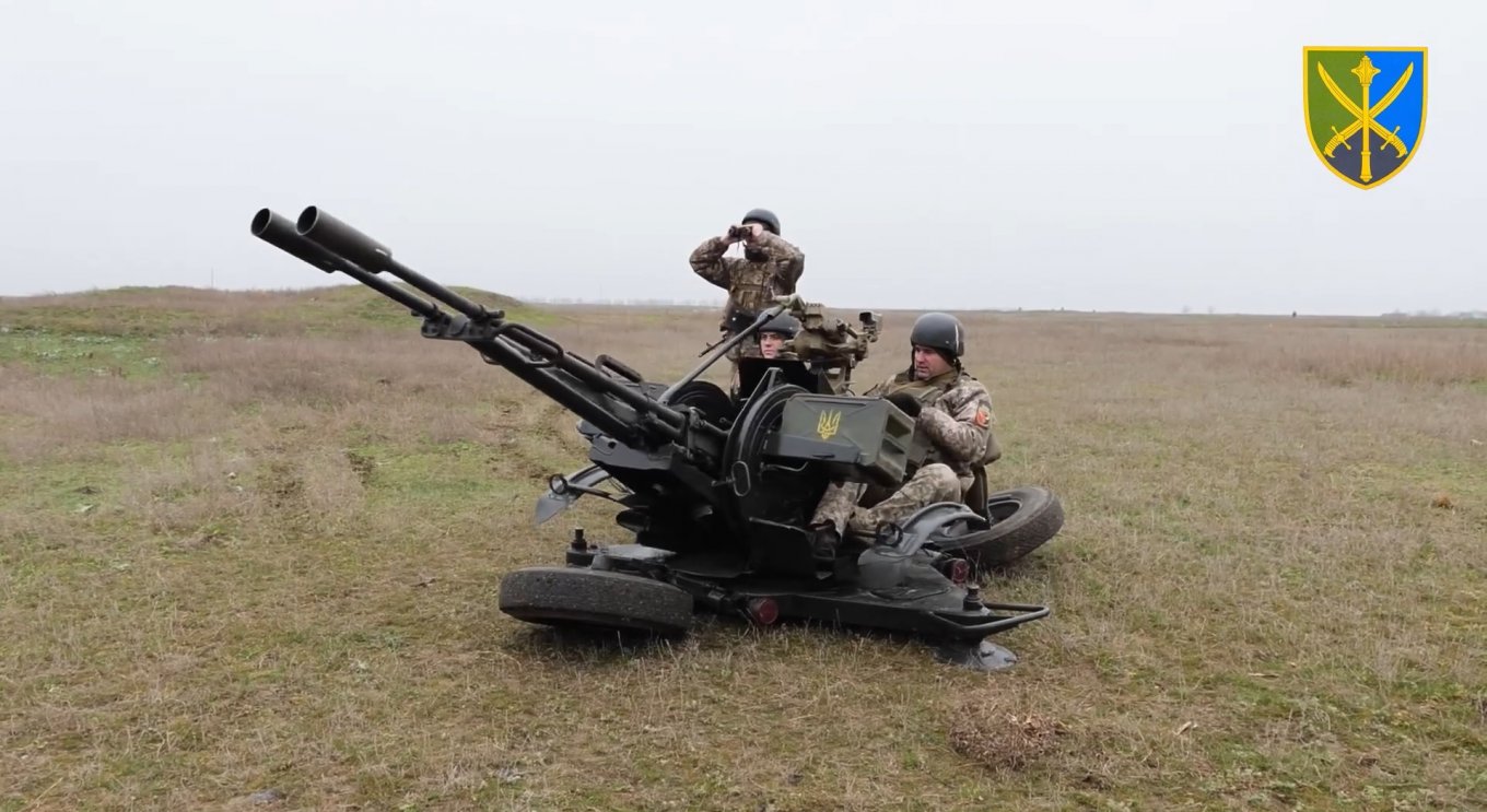 Ukrainian soldiers train in operating the ZU-23-2
