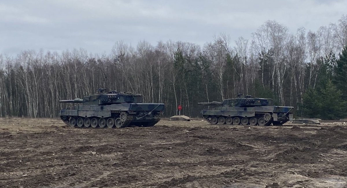 Leopard-2A4 MBTs at a training ground in Świętoszów, Poland, on January 13, 2023, Defense Express