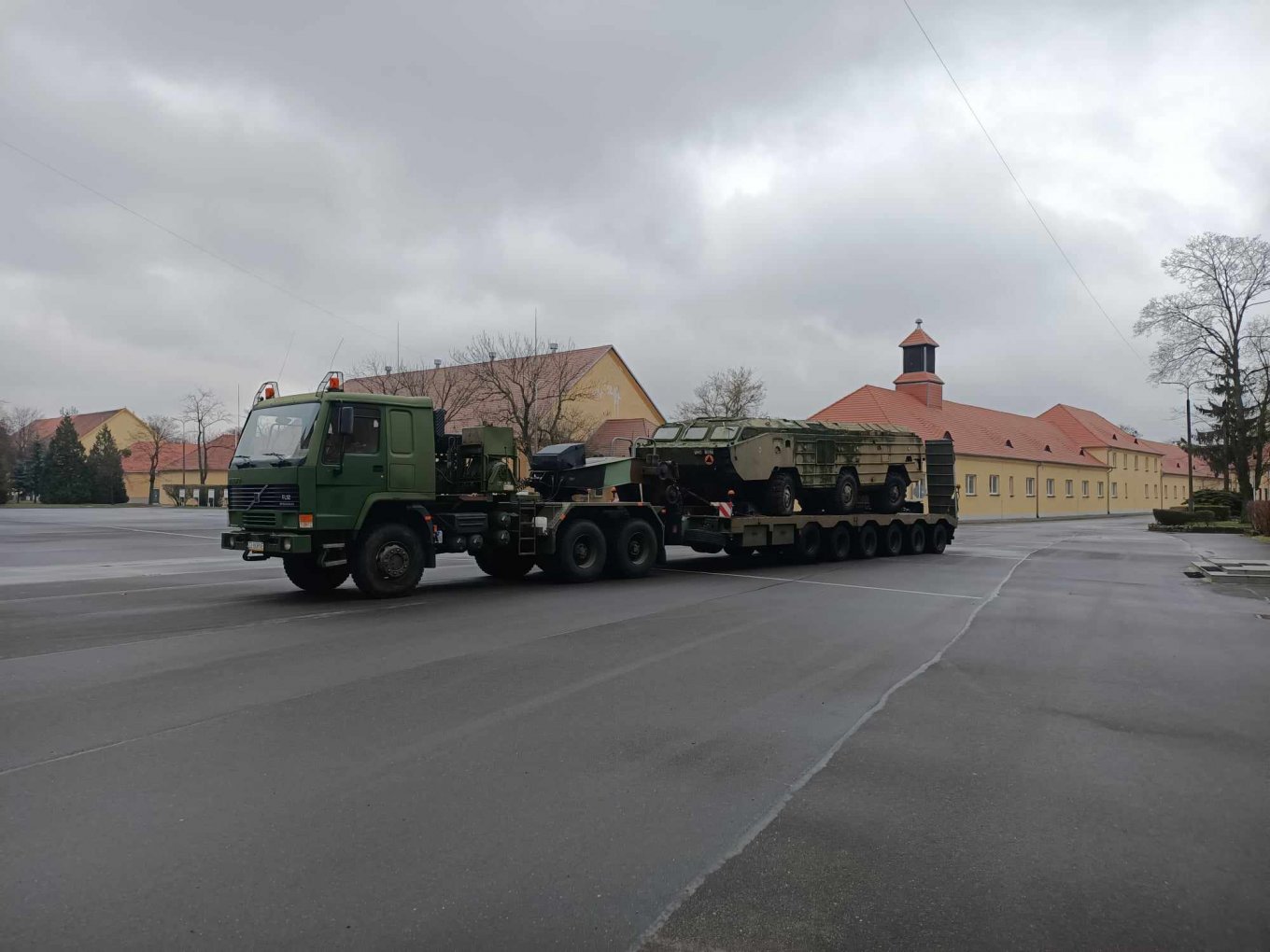 Tochka launcher loaded on a truck in the Artillery Museum in Torun, Poland / Defense Express / Poland Restores Missile Capability With Korean Homar-K After Scrapping Tochka in 2005