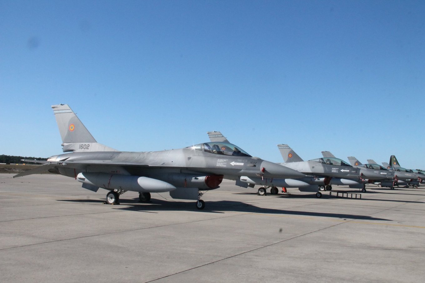 Romanian F-16 fighters / Defense Express / Romania Receives 18 F-16s For Training Ukrainian Pilots But Also a Pain in Tow