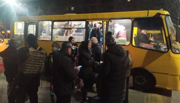 Mariupol City Council: Zaporizhzhia welcomes 2,000 more people evacuated from Mariupol (Video), Defense Express, war in Ukraine, russia-Ukraine war
