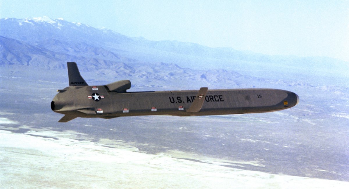 Pentagon Begins Work on 1,600-km Air-to-Air Missile: What Could Such a Weapon Look Like?