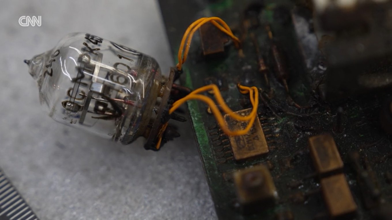 Vacuum Tubes in russia's Oreshnik Reveal a Technological Failure, Not Nuclear EMP Resilience