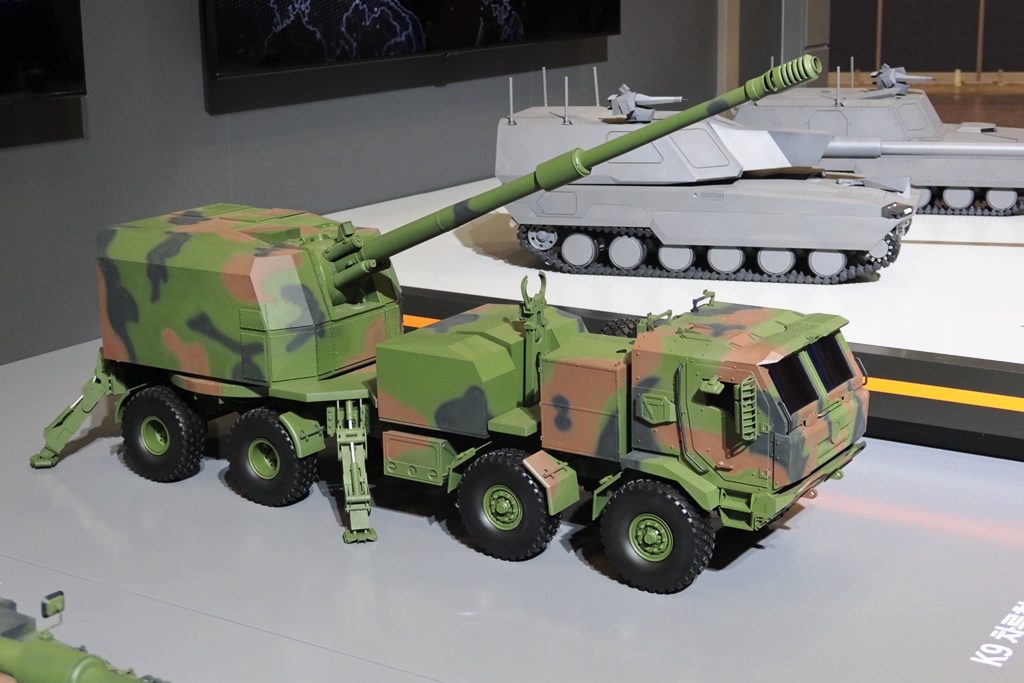 South Korea Reveals Wheeled K9MH Howitzer, New Rival to CAESAR, RCH 155