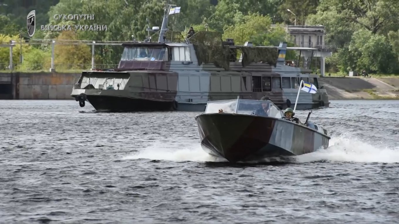 Civilian river boats mobilized into the Navy of Ukraine, June 2022, Fleeing, the russians Stole Sea Tugs and River Boats From the Port of Kherson,  Defense Express