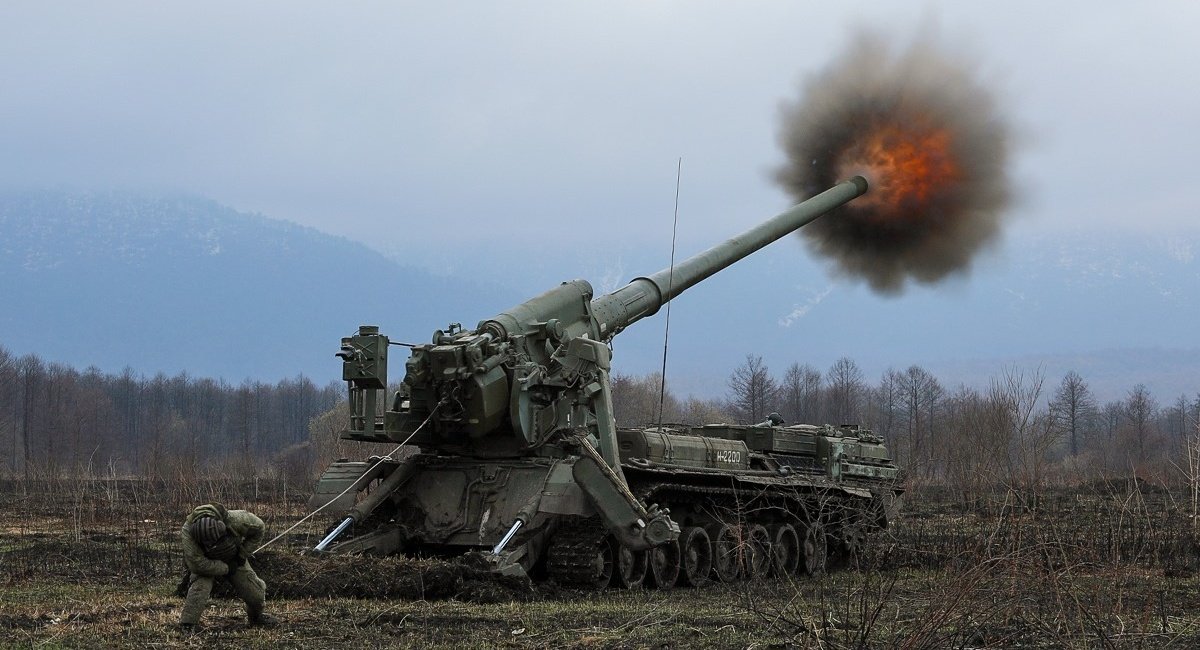 A 2S7 Pion SPG of the russian army / Defense Express / Artillery Barrel Production in russia: Structure, Importance, and Weak Points