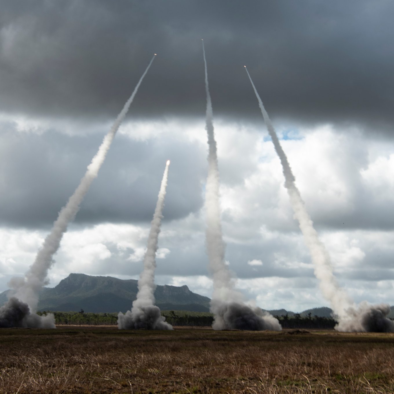 Simultaneous launch of multiple missiles from M142 HIMARS