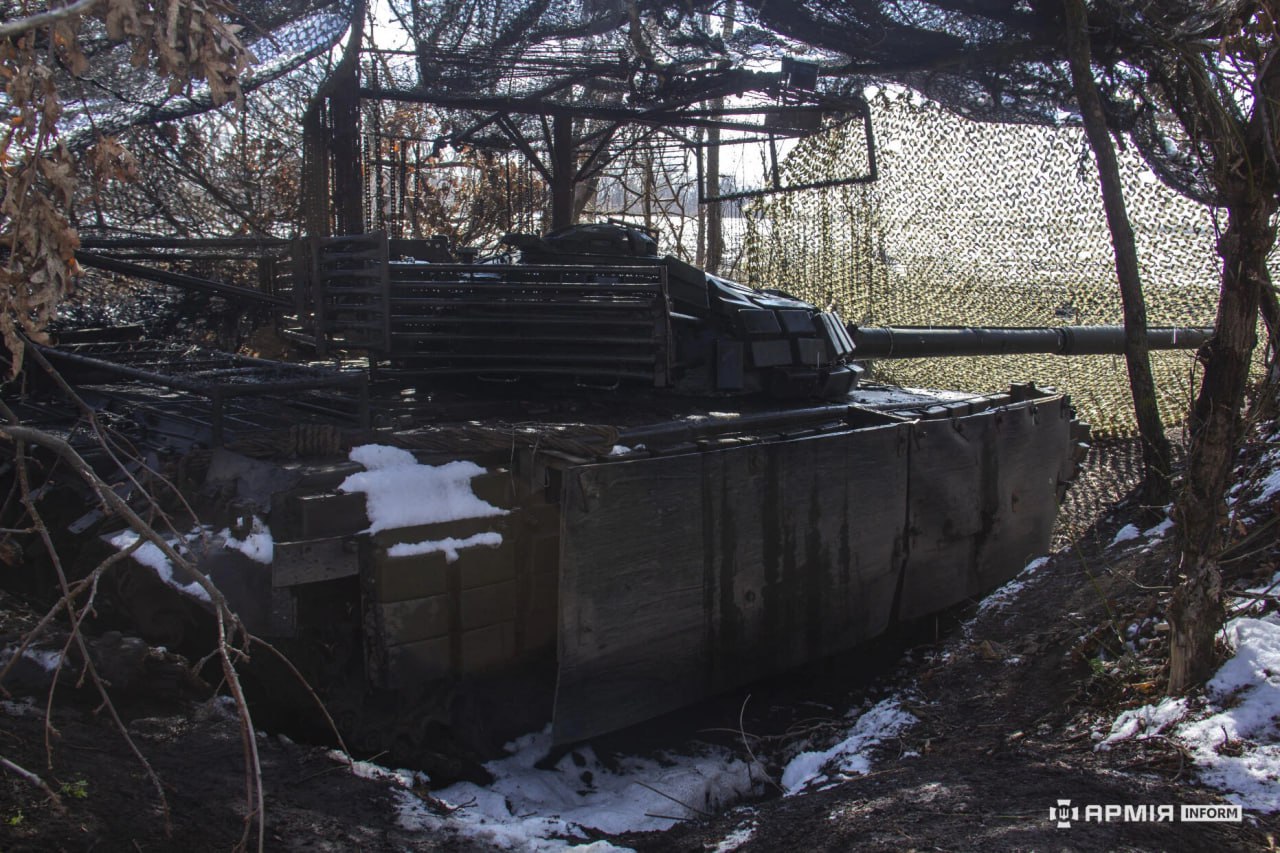The T-72B tank Defense Express Ukraine's Frankenstein Tank: Improvised Hybrid Born from Necessity