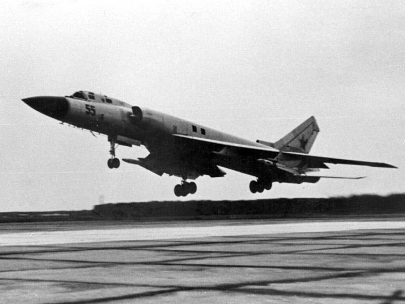 Soviet Tu-128 interceptor / Defense Express / Why the Tu-128 Interceptor, Precursor of MiG-31, Didn't Stand the Test of Time and Retired in 1990