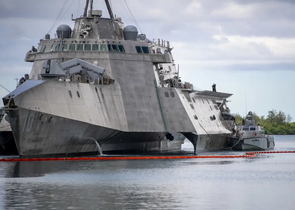 The Mark VI patrol boat with the USS Independence (LCS-2) lead ship Defense Express Ukraine already Got Defiant Patrol Boats, What Happened to “Unneeded” Mark VI Patrol Boats