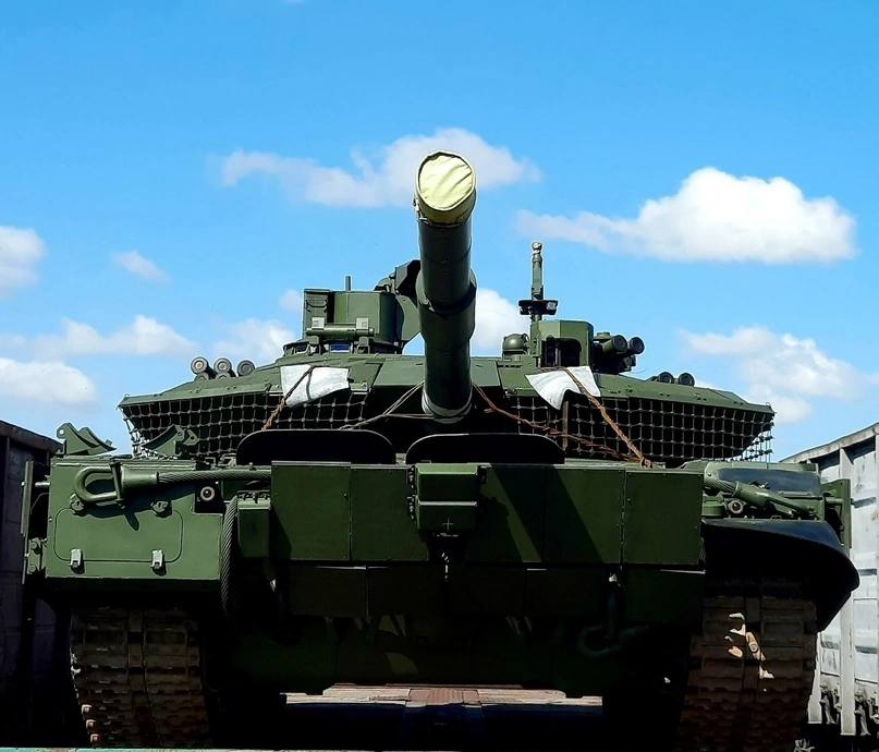 A new variant of stern protection on the T-90M Proryv tank, summer 2023, Modern russian T-90M Proryv Tanks Have a Problem That Makes Them Vulnerable to Ukrainian FPV Drones, Defense Express