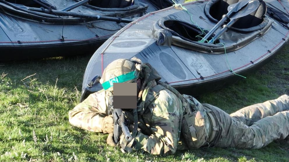 The Armed Forces of Ukraine mastering river crossing on kayaks Defense Express Silent Kayak Operations: Ukrainian Special Forces Master River Crossing